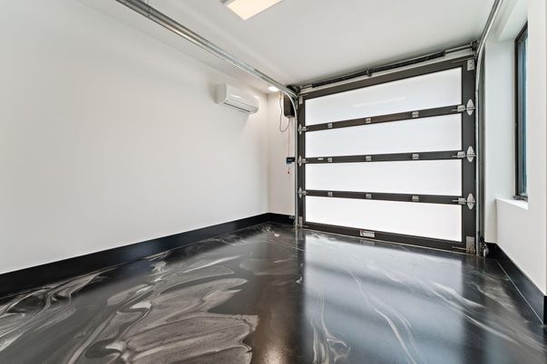 Garage, Interior