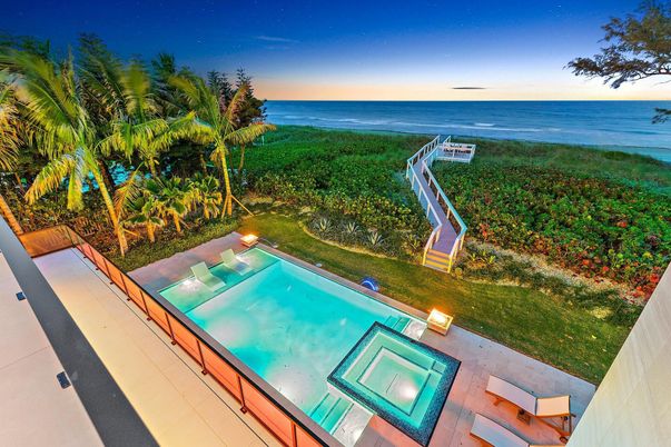 Exterior, Pool, Water