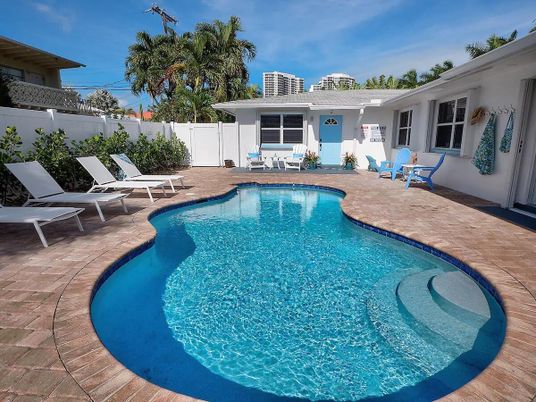 Exterior, Pool