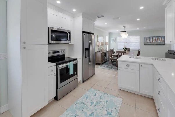 Dining room, Interior, Kitchen, Pendant Lights, Recessed Lighting, Stainless Steel Appliances