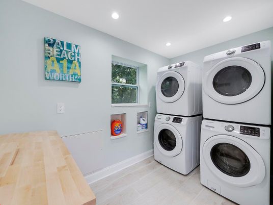 Interior, Recessed Lighting, Washer, Wood Texture Flooring