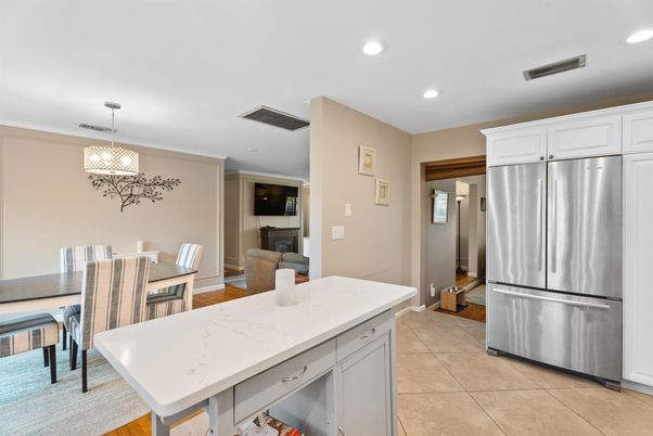 Dining room, Interior, Kitchen, Pendant Lights, Recessed Lighting, Stainless Steel Appliances