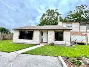 Backyard, Exterior, Facade, Ranch