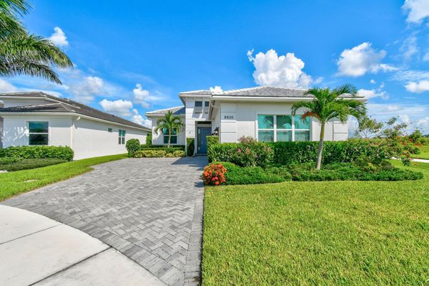 Backyard, Exterior, Facade, Ranch