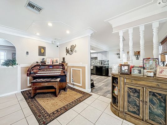 Interior, Piano, Recessed Lighting, Wood Texture Flooring