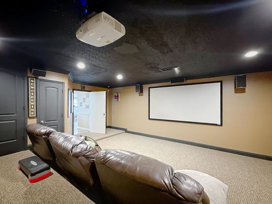 Interior, Projection Screen, Recessed Lighting, Theatre Room