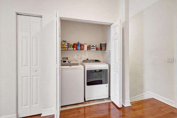 Interior, Utility Closets, Washer, Wood Texture Flooring