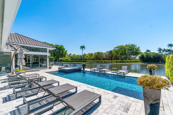 Exterior, Pool, Water