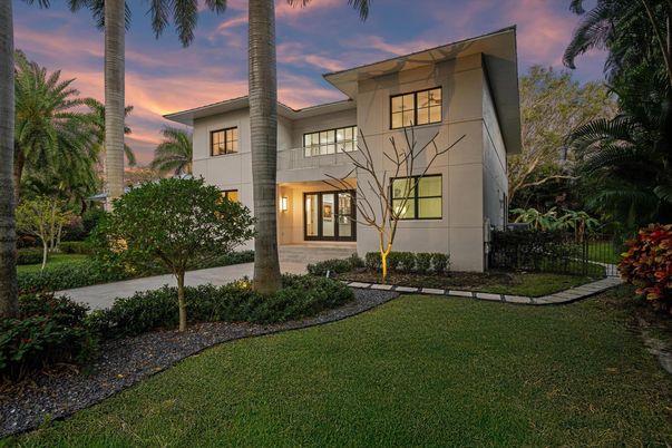 Backyard, Exterior, Facade, Modern