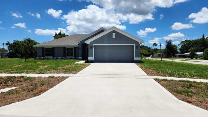 Attached, Exterior, Facade, Ranch