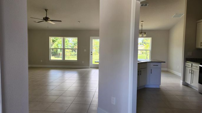 Empty room, Interior, Pendant Lights