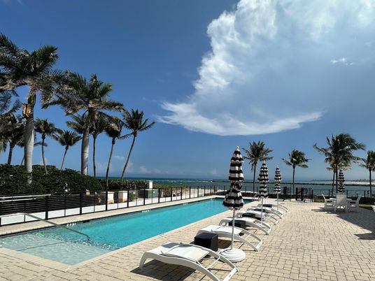 Exterior, Pool, Water