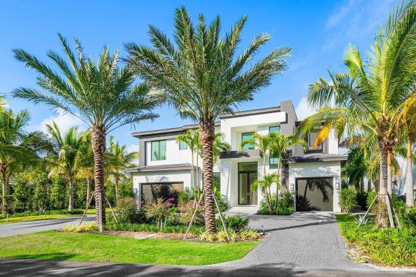 Attached, Exterior, Facade, Modern