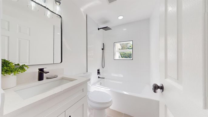 Bathroom, Interior, Recessed Lighting