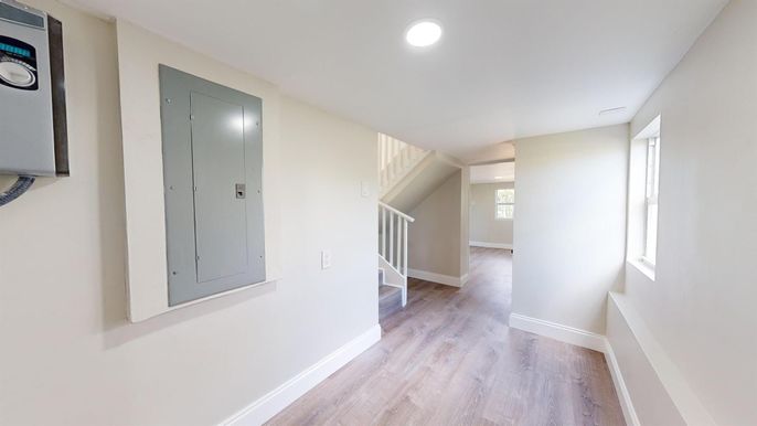 Interior, Recessed Lighting, Wood Texture Flooring