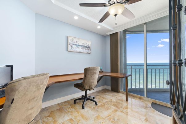 Home Office, Interior, Recessed Lighting, Water