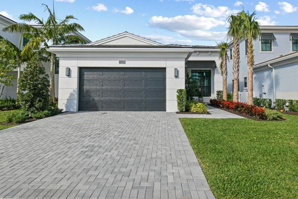 Attached, Exterior, Facade, Mediterranean