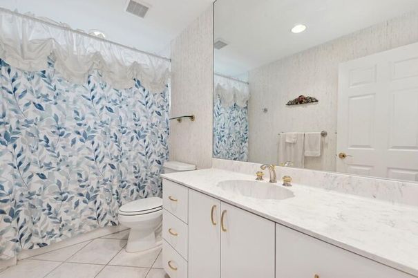 Bathroom, Interior, Recessed Lighting