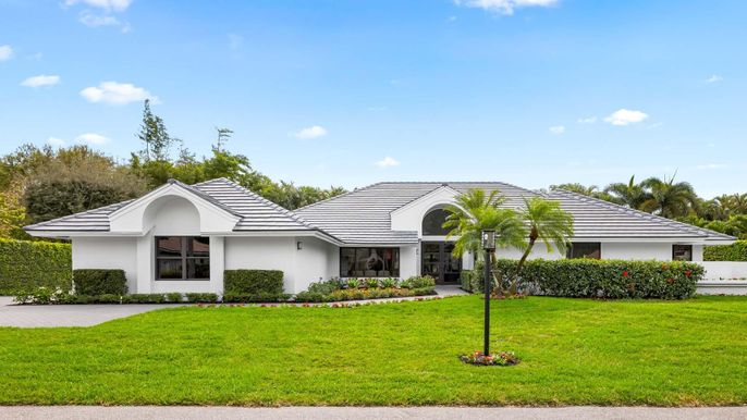 Backyard, Exterior, Facade, Ranch