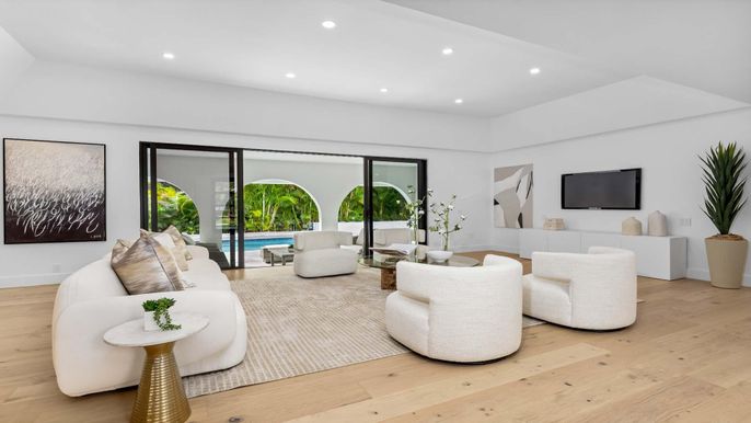 Interior, Living room, Recessed Lighting, Wood Texture Flooring