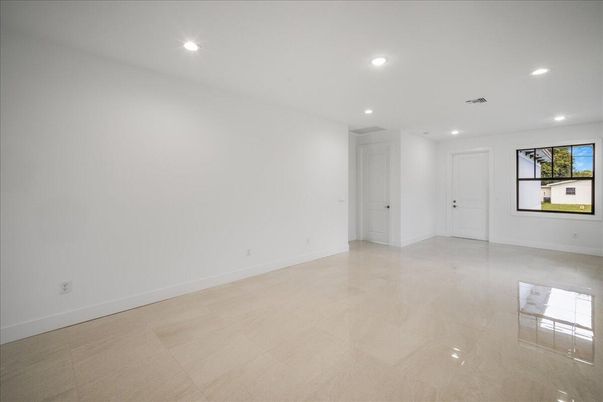 Empty room, Interior, Recessed Lighting