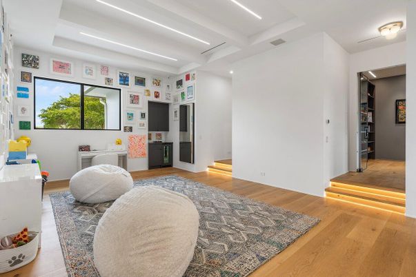 Interior, Recessed Lighting, Wood Texture Flooring