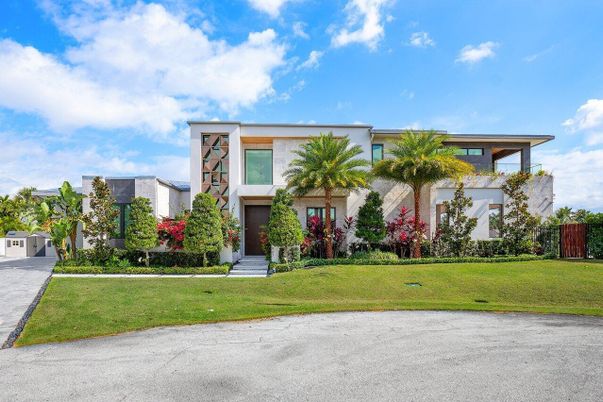 Exterior, Facade, Spanish Mediterranean