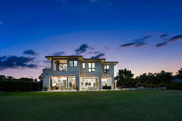 Backyard, Exterior, Facade, Modern