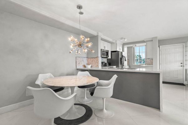 Dining room, Interior, Kitchen, Pendant Lights, Stainless Steel Appliances