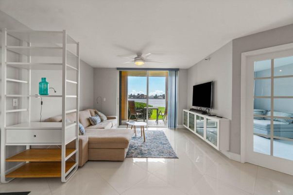 Interior, Living room, Water