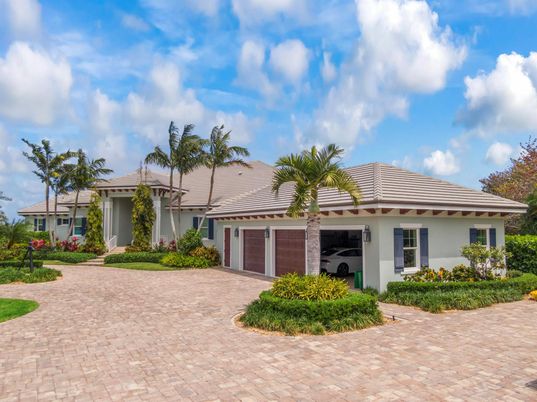 Attached, Exterior, Facade, Mediterranean