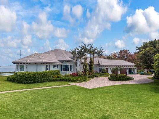 Backyard, Exterior, Facade, Water, Ranch