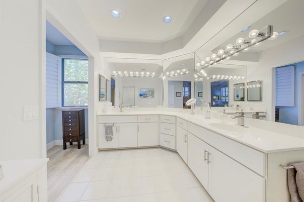 Bathroom, Dual Sink Vanities, Interior, Recessed Lighting