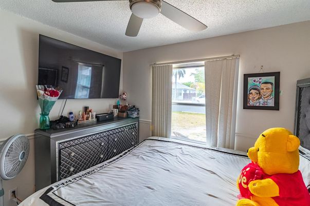 Bedroom, Interior, Water