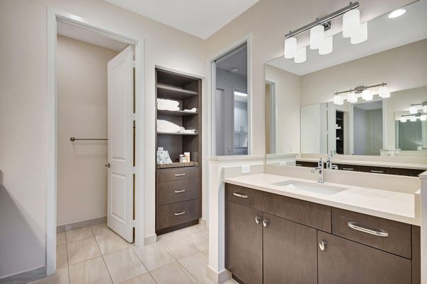 Bathroom, Dual Sink Vanities, Interior, Recessed Lighting