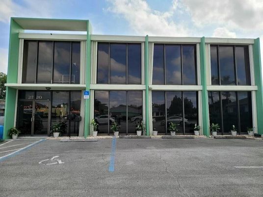 Exterior, Facade, Modern