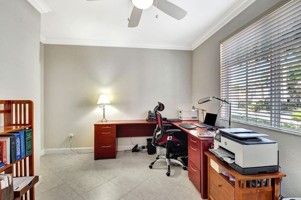Home Office, Interior