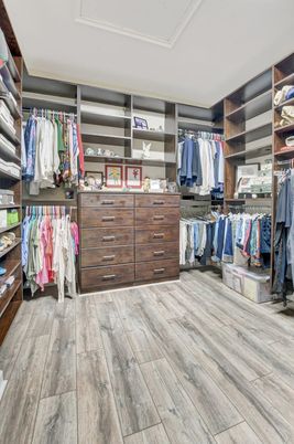 Interior, Walk-in Closets, Wood Texture Flooring