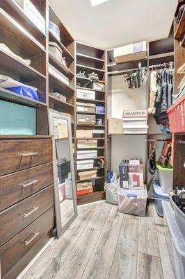 Interior, Walk-in Closets, Wood Texture Flooring