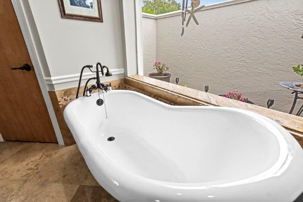 Bathroom, Free Standing Baths, Interior