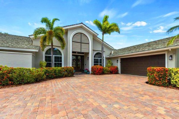 Attached, Exterior, Facade, Spanish Mediterranean