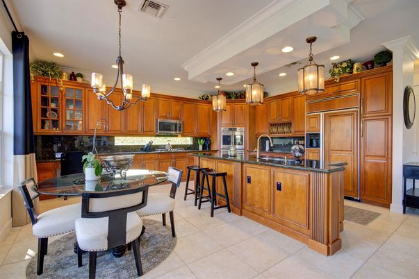Dining room, Interior, Kitchen, Pendant Lights, Recessed Lighting, Stainless Steel Appliances