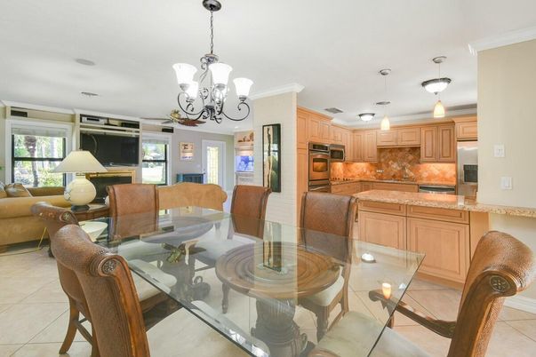Chandelier, Dining room, Interior, Kitchen, Pendant Lights, Stainless Steel Appliances