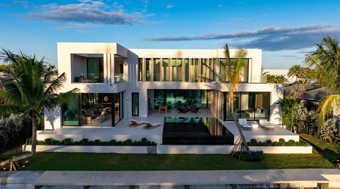 Backyard, Exterior, Facade, Modern