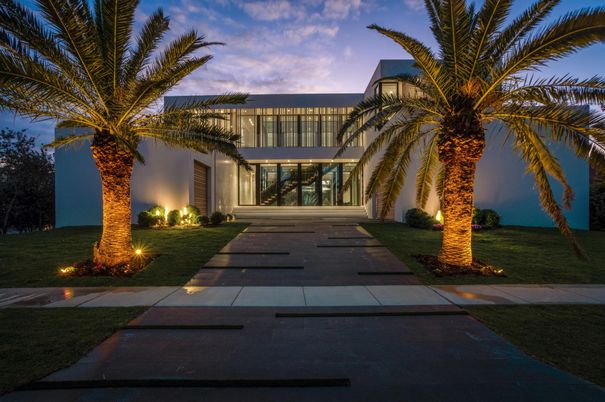 Exterior, Facade, Modern