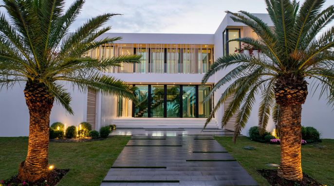 Exterior, Facade, Modern