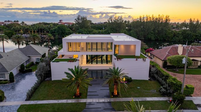 Exterior, Drone