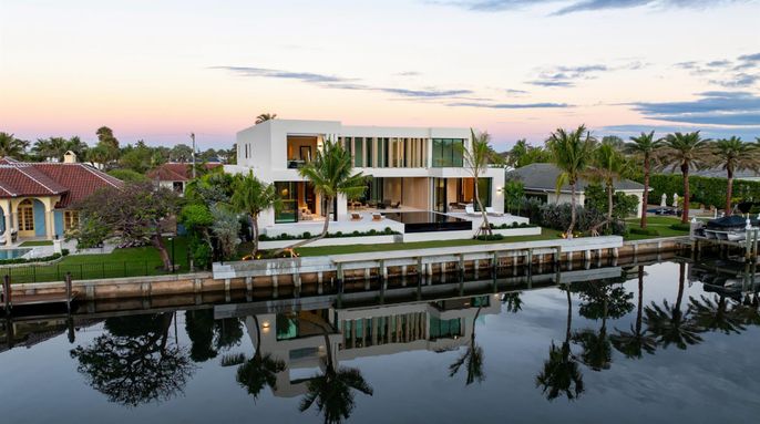 Exterior, Lake