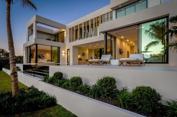Exterior, Facade, Modern