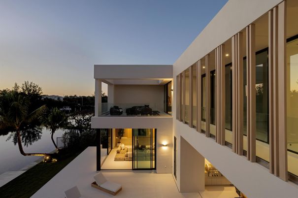 Exterior, Facade, Modern
